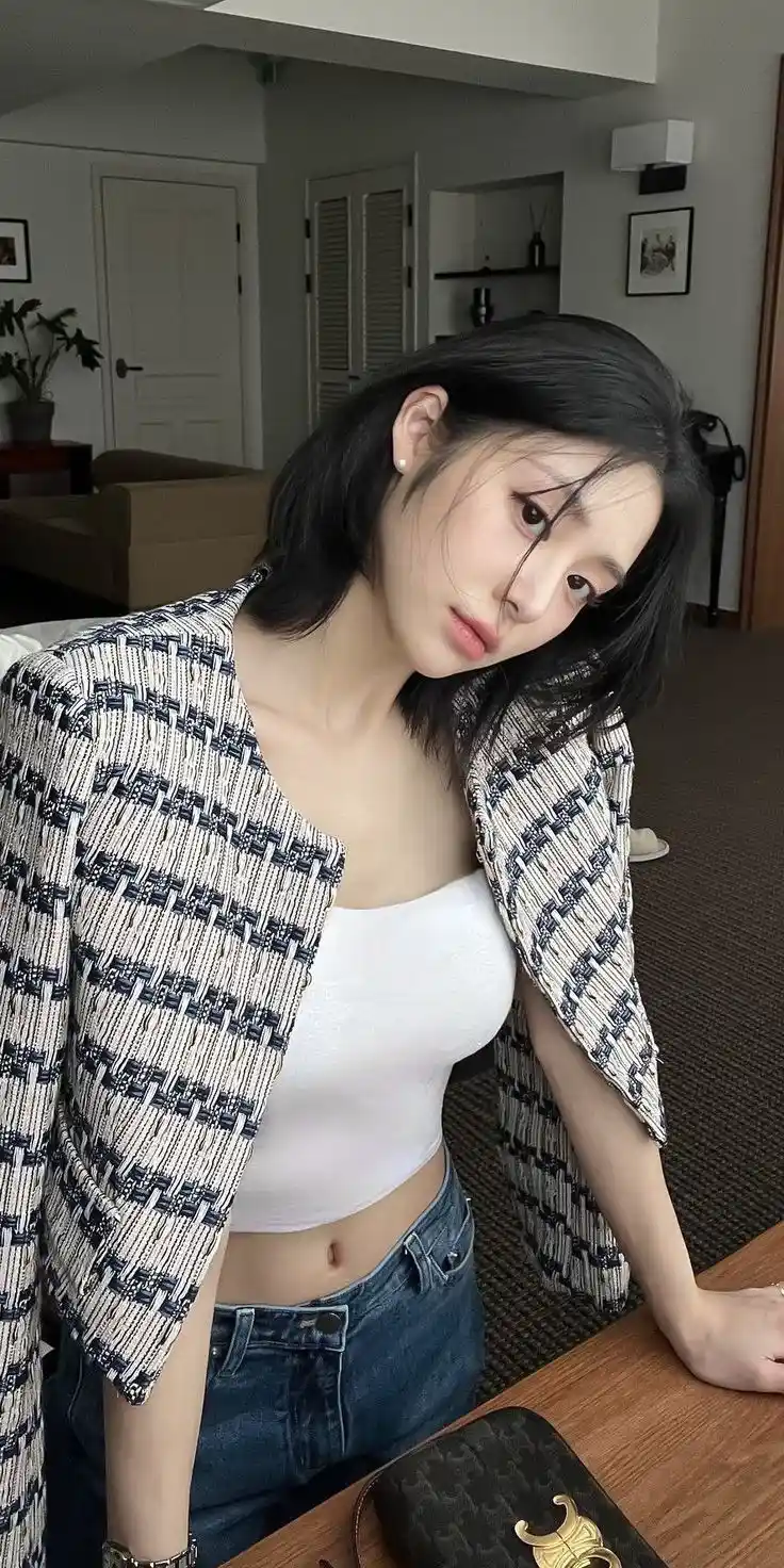Korean Girl DP - 2025-02-16T032237.796
