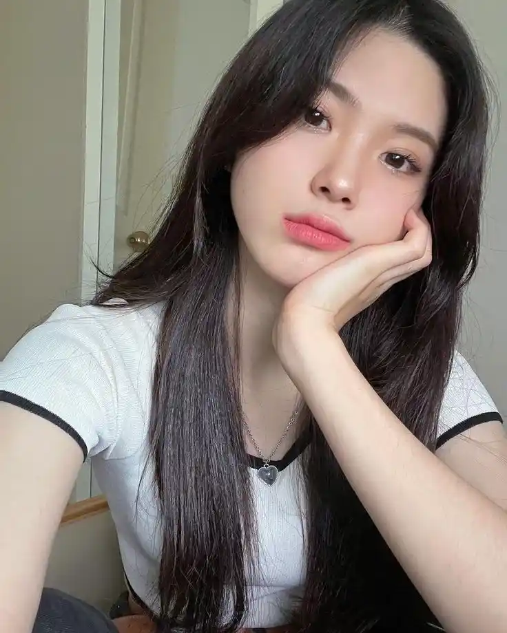 Korean Girl DP - 2025-02-16T032307.607