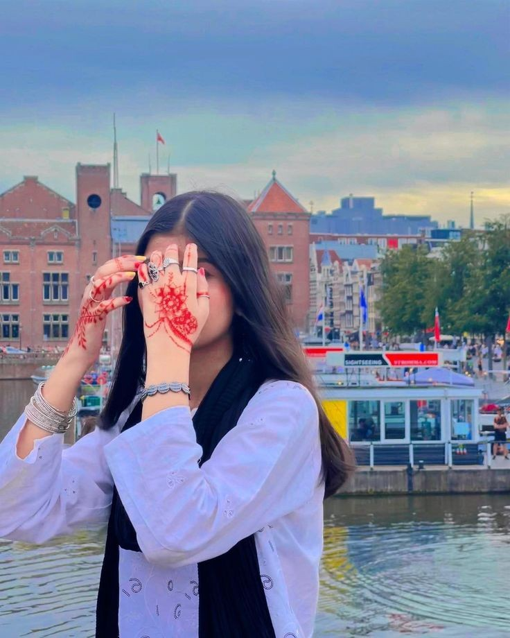 hidden face girls dp - 2025-01-20T014440.216