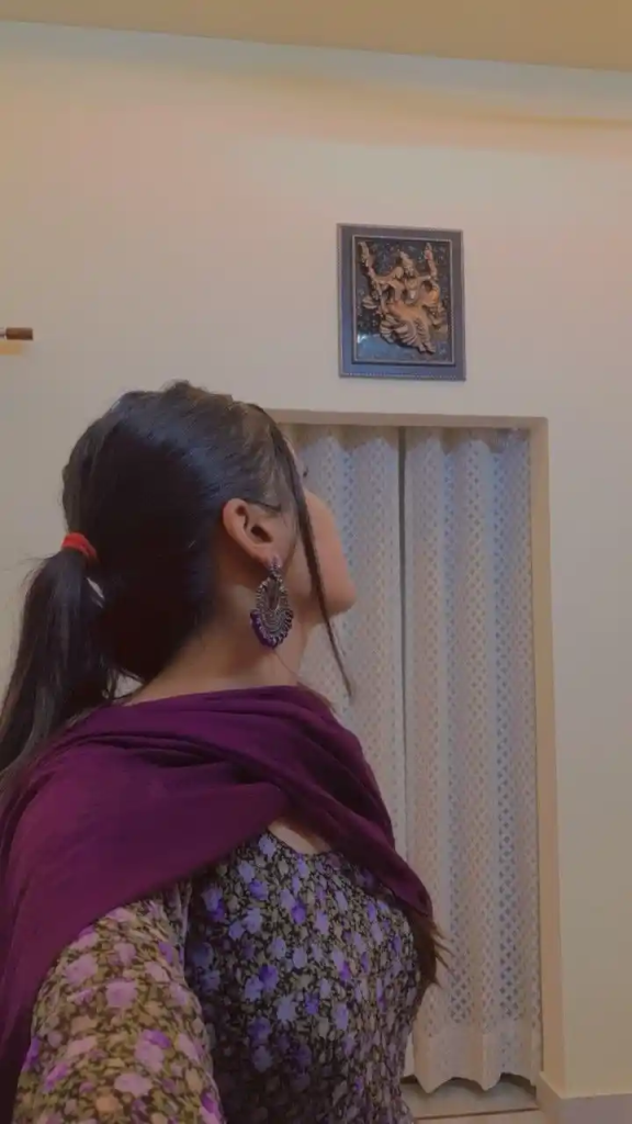 hidden face girls dp (23)