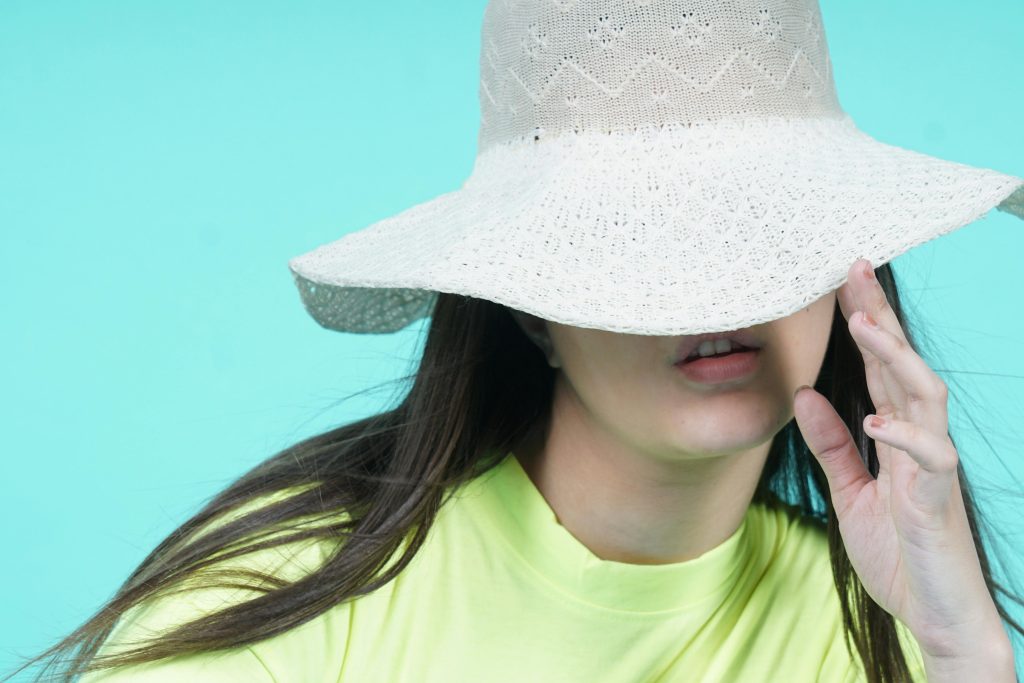 Hidden Face Girls DP with Hat