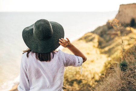 Hidden Face Girls DP with Hat 