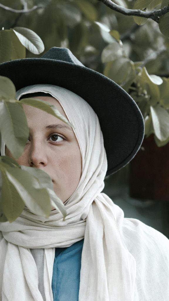 Hidden Face Girls DP with Hat