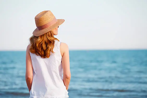 Hidden Face Girls DP with Hat
