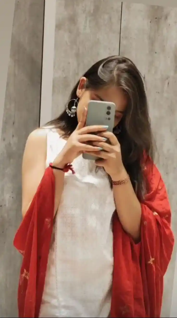 Hidden Face Girls DP with mobile (1)