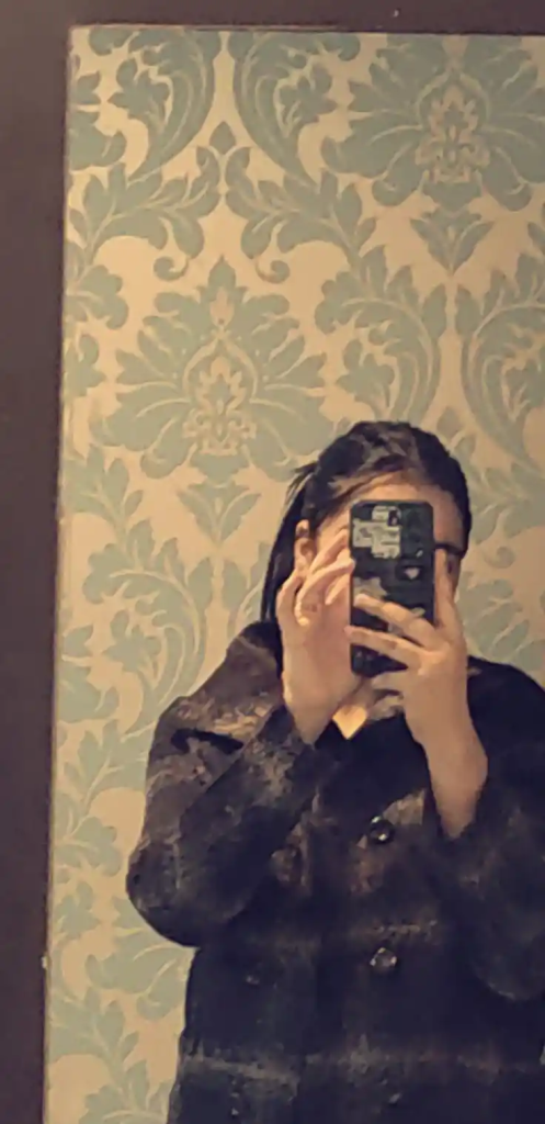Hidden Face Girls DP with mobile