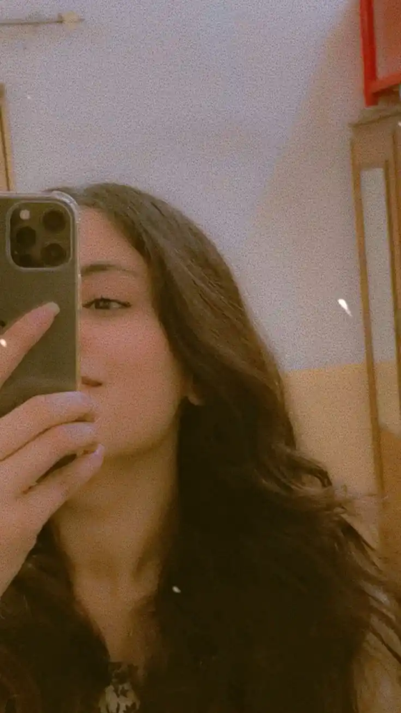 Hidden Face Girls DP with mobile (5)