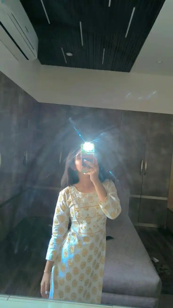 Hidden Face Girls DP with mobile (6)