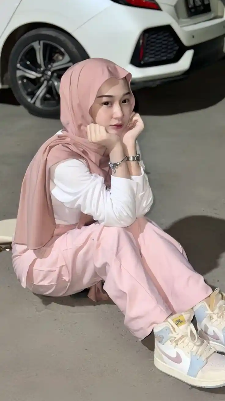 White Hijab Girls DP - 2025-02-17T003908.249