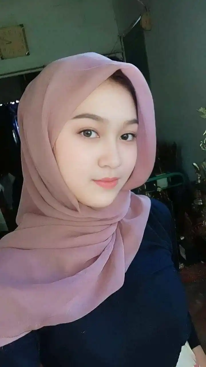 White Hijab Girls DP - 2025-02-17T003922.538