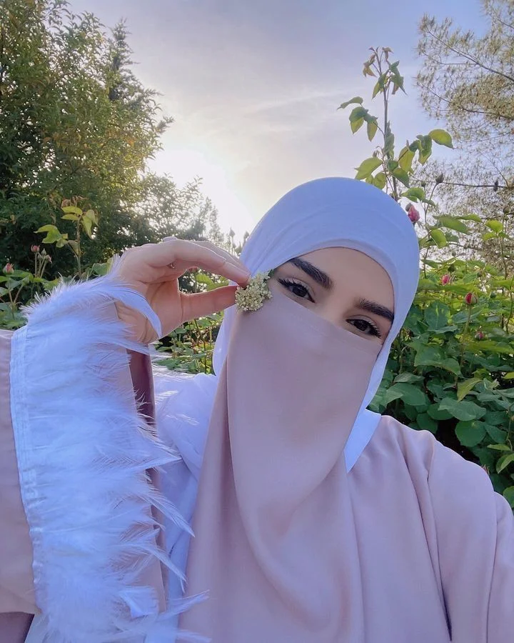 Burka Hijab Girl DP