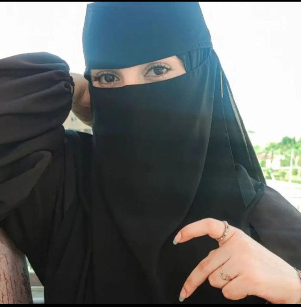Burka Hijab Girl DP
