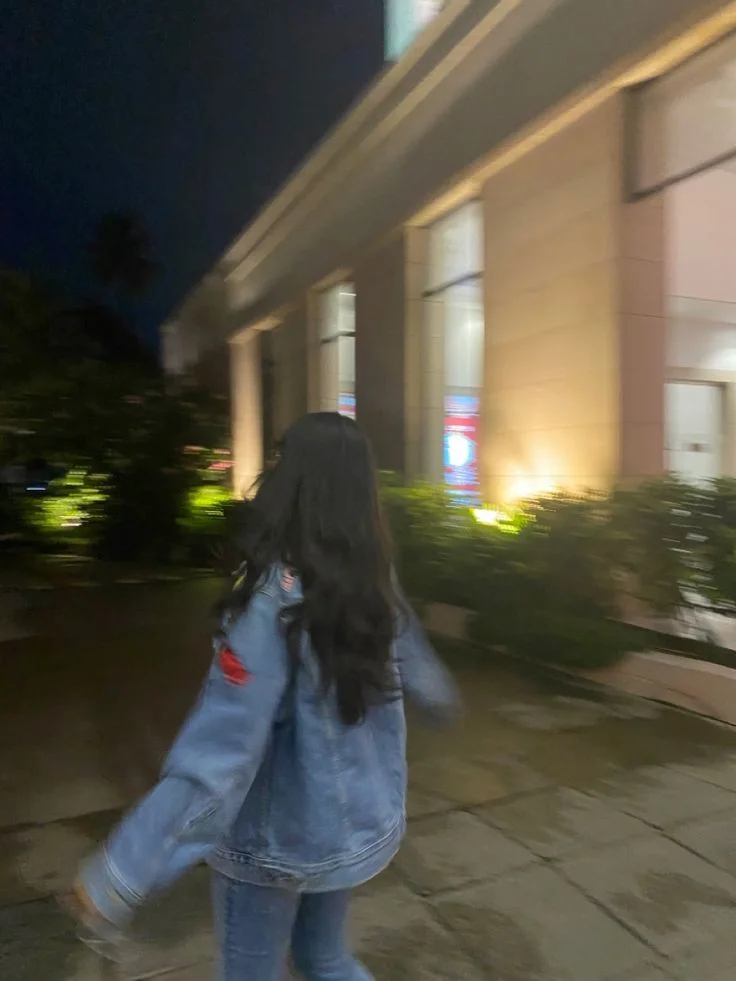Hidden Face Girls DP with mobile