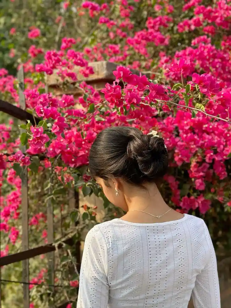 Back Pose Hidden Face Girls DP (14)