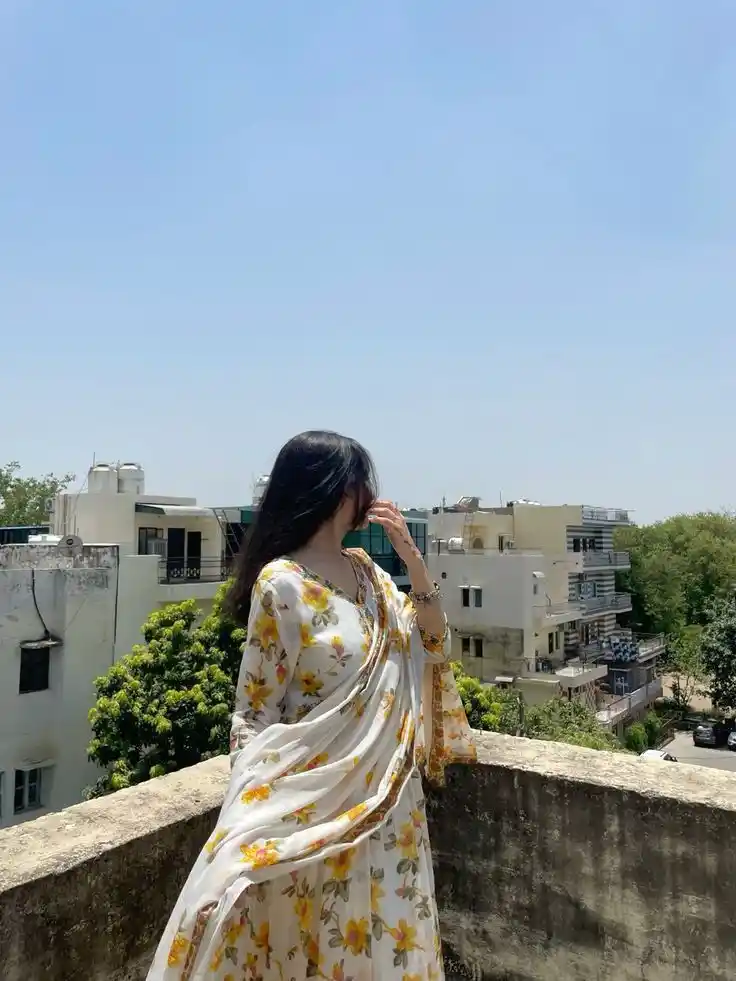 Back Pose Hidden Face Girls DP (15)