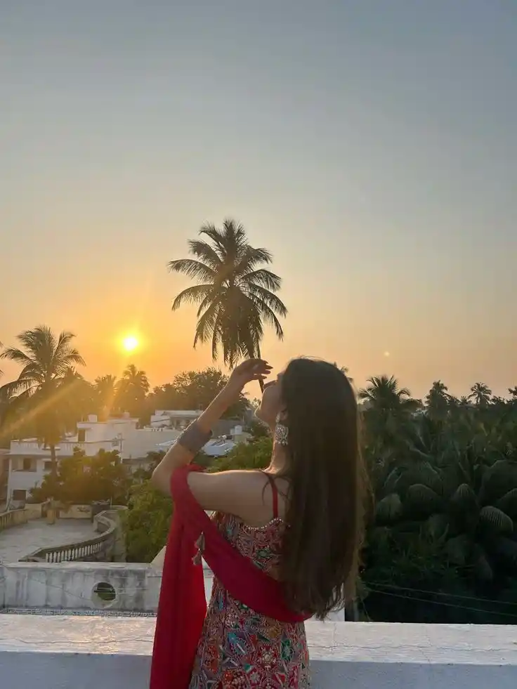 Back Pose Hidden Face Girls DP (16)
