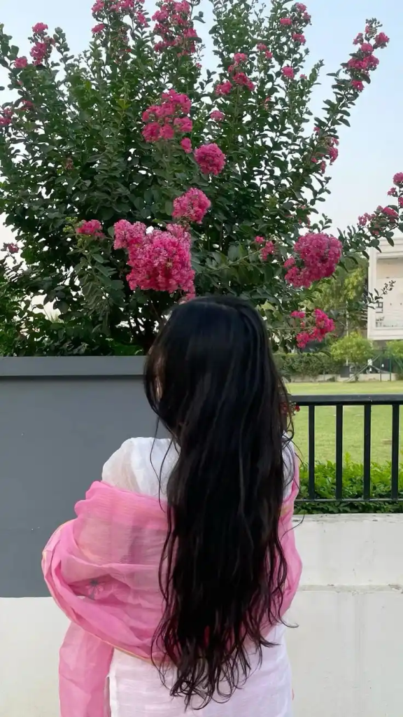 Back Pose Hidden Face Girls DP (2)