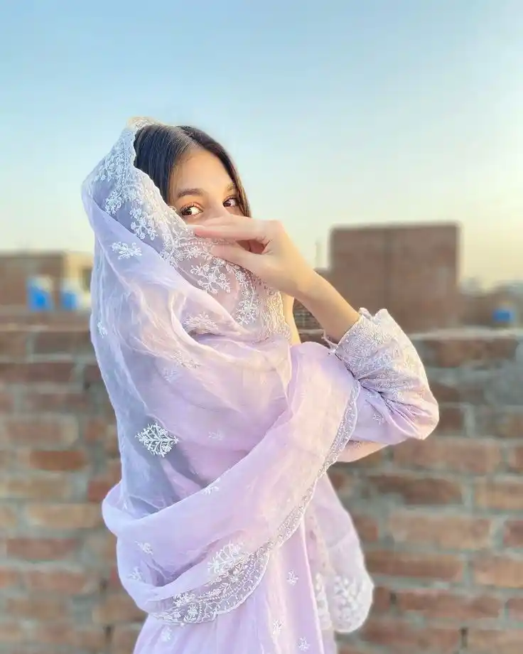 Back Pose Hidden Face Girls DP (21)