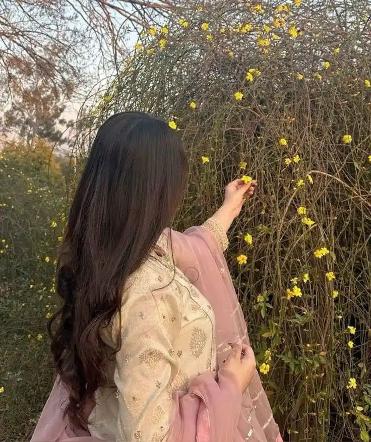 Back Pose Hidden Face Girls DP (23)