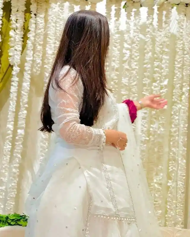 Back Pose Hidden Face Girls DP (26)