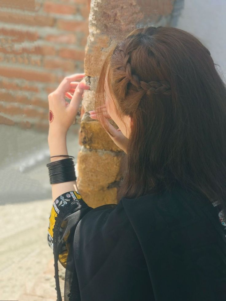 Back Pose Hidden Face Girls DP (34)