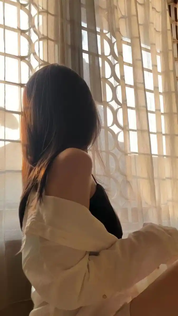Back Pose Hidden Face Girls DP (39)