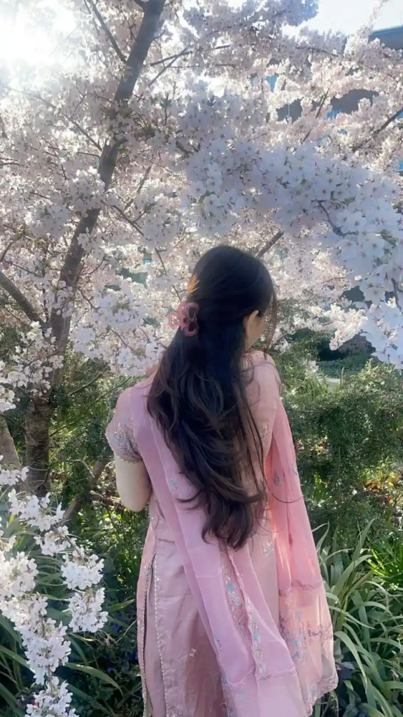 Back Pose Hidden Face Girls DP