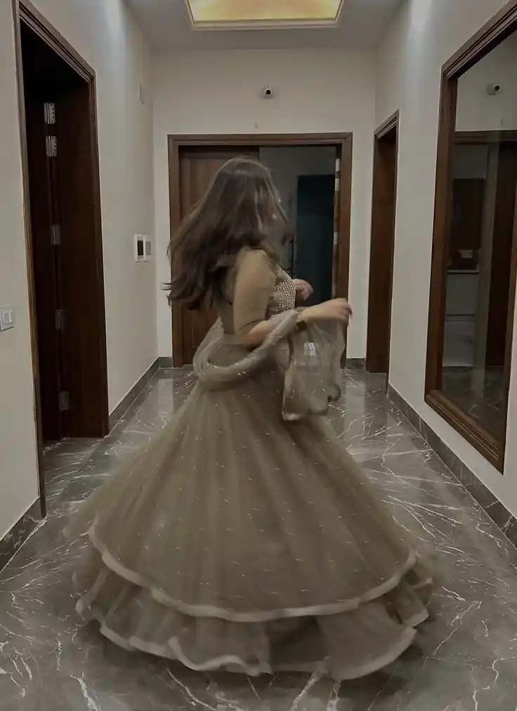 Back Pose Hidden Face Girls DP (7)