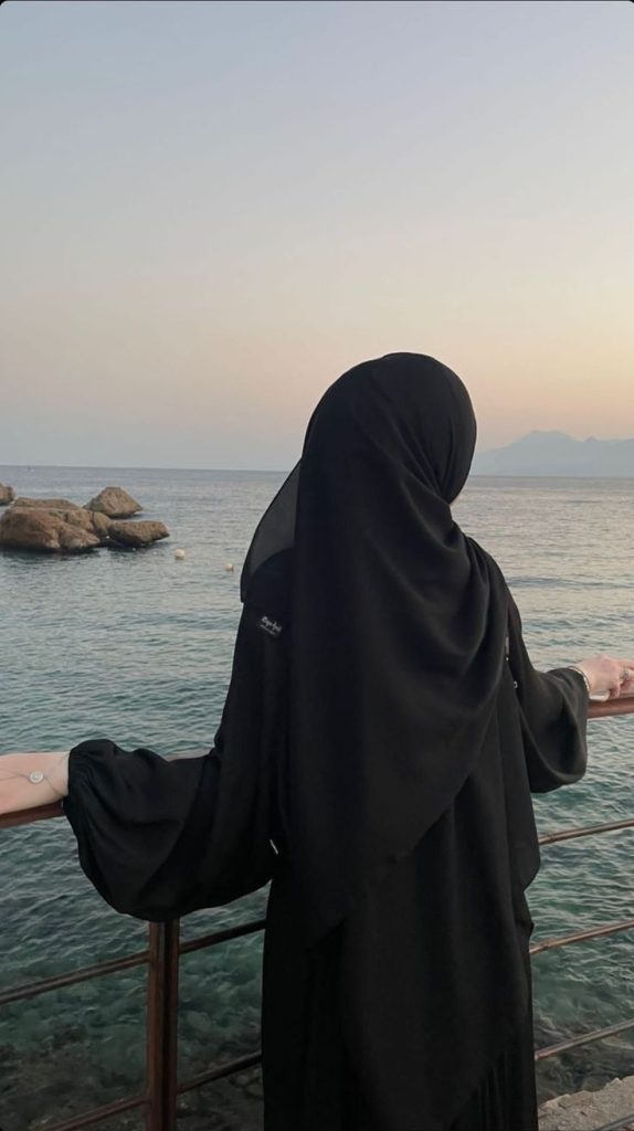Black Hijab Girls DP