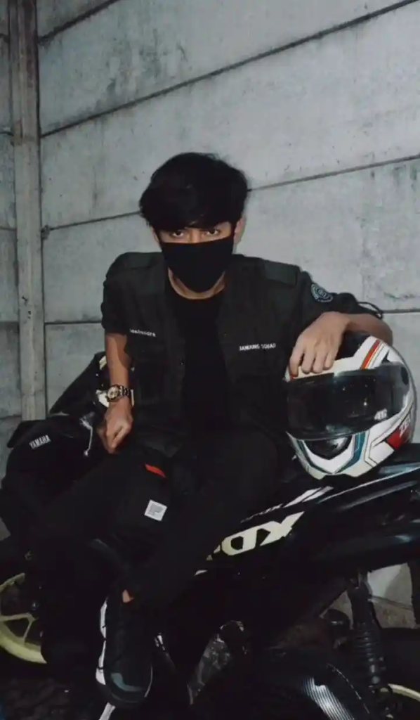 Hidden Face Boys DP with Hoodies & Masks (48)