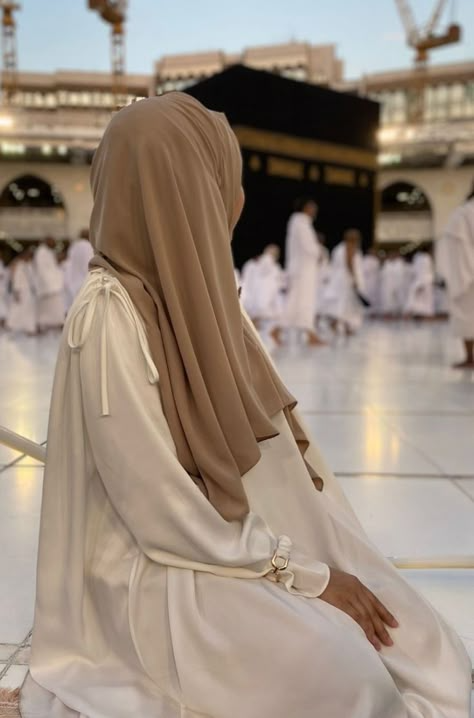 Hijab Mask Girls DP (10)