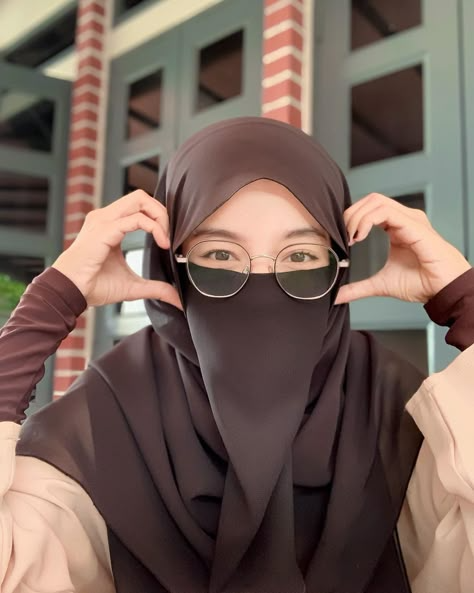 Hijab Mask Girls DP (11)