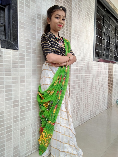 Real Girls DP in Saree (48)
