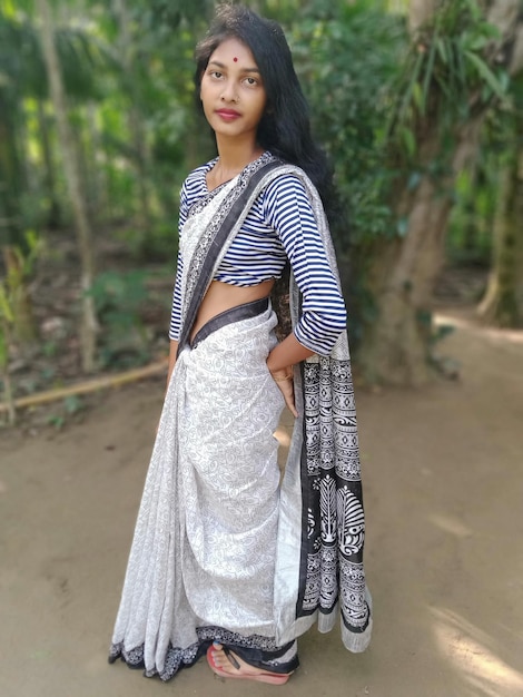 Real Girls DP in Saree (49)