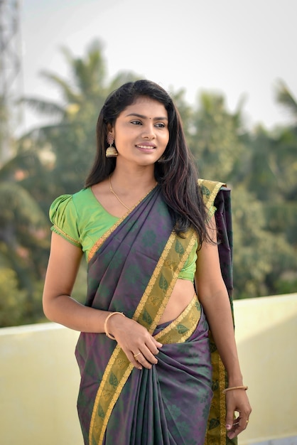 Real Girls DP in Saree (56)