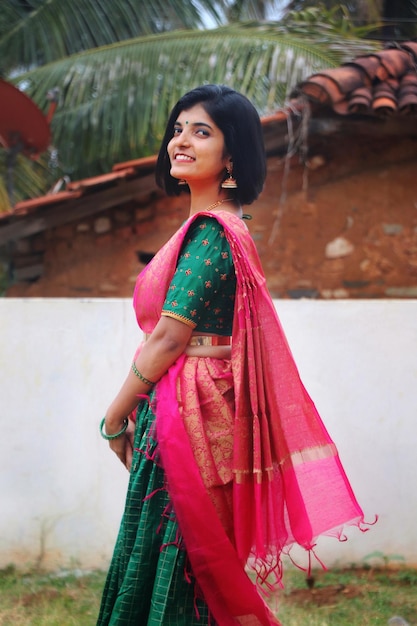 Real Girls DP in Saree (62)