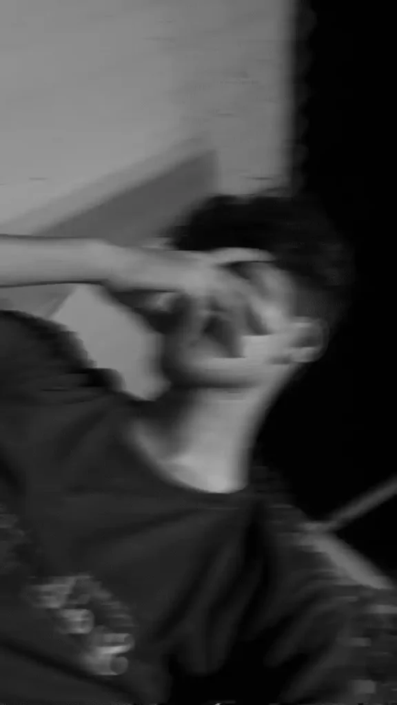 blurry Hidden Face Boys DP (18)