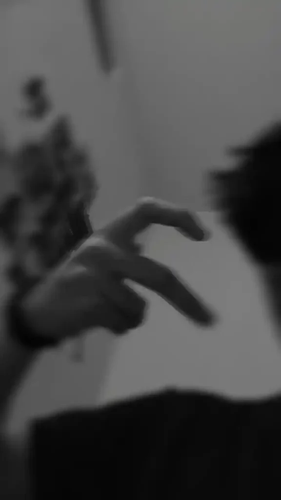 blurry Hidden Face Boys DP (24)