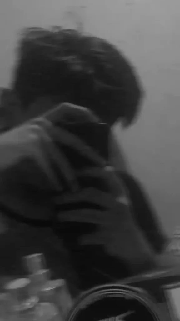 blurry Hidden Face Boys DP (28)