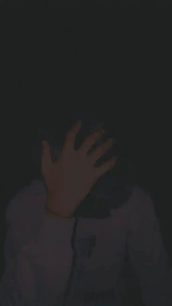 blurry Hidden Face Boys DP (4)