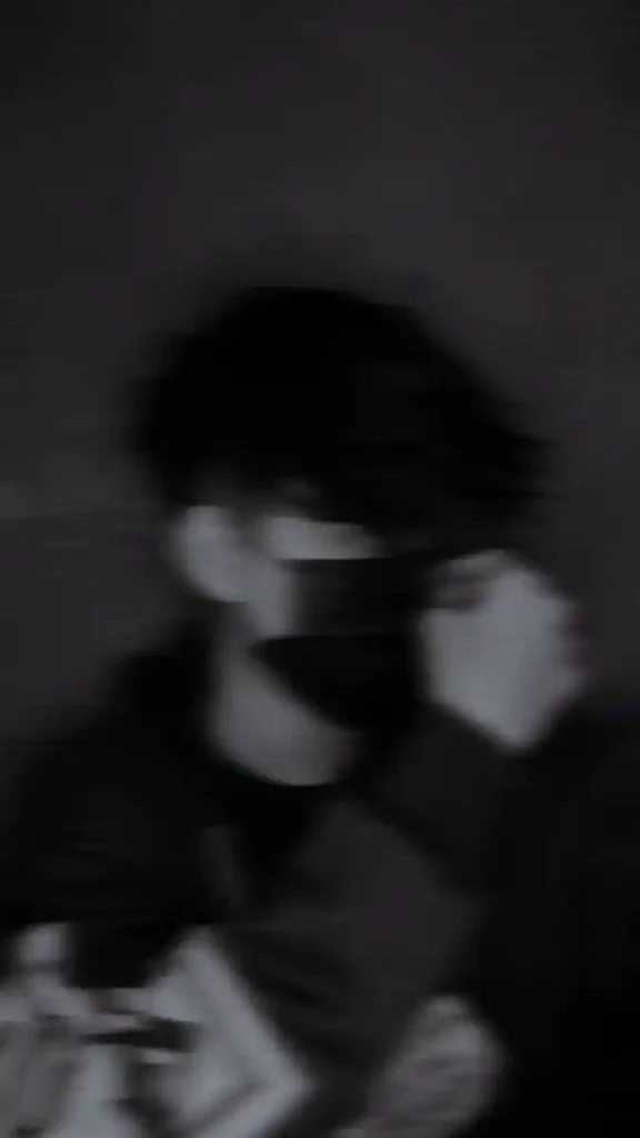 blurry Hidden Face Boys DP (50)