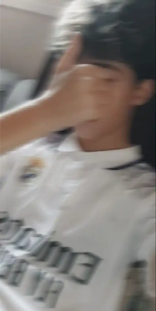 blurry Hidden Face Boys DP (64)