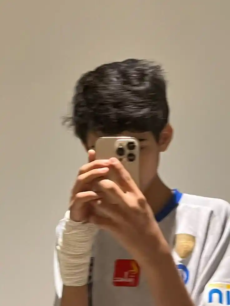 blurry Hidden Face Boys DP (65)