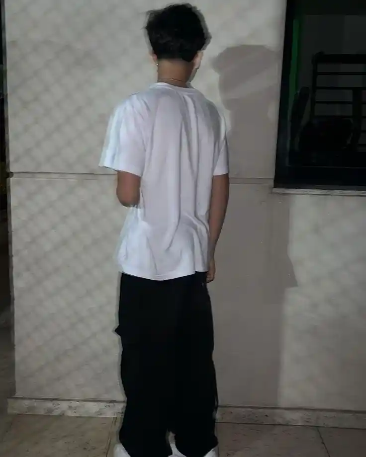blurry Hidden Face Boys DP (69)