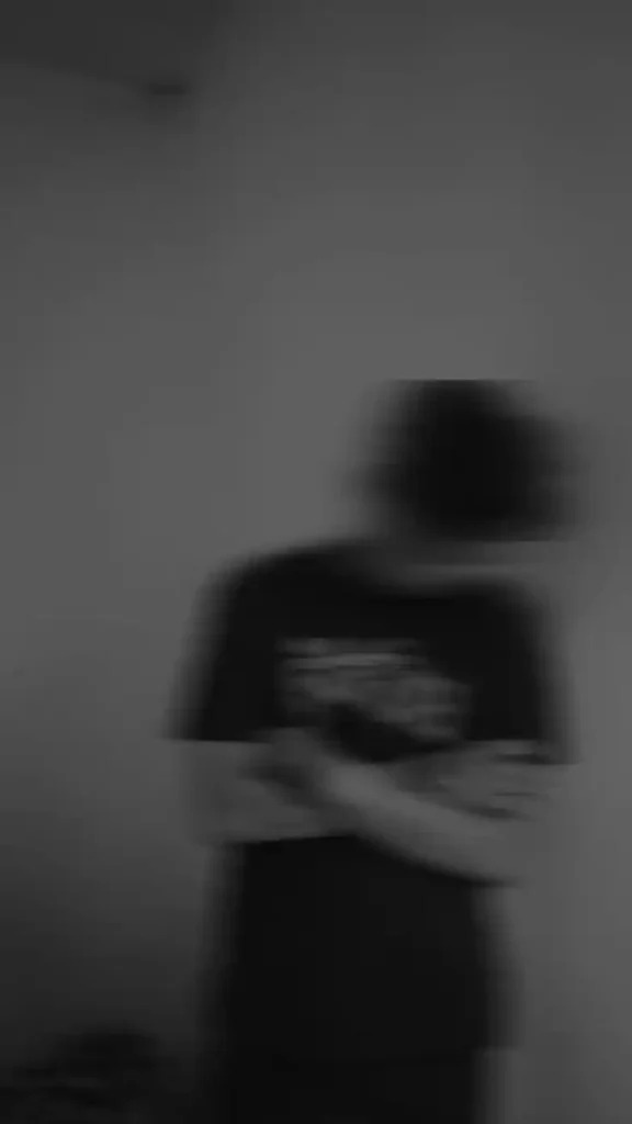blurry Hidden Face Boys DP (7)