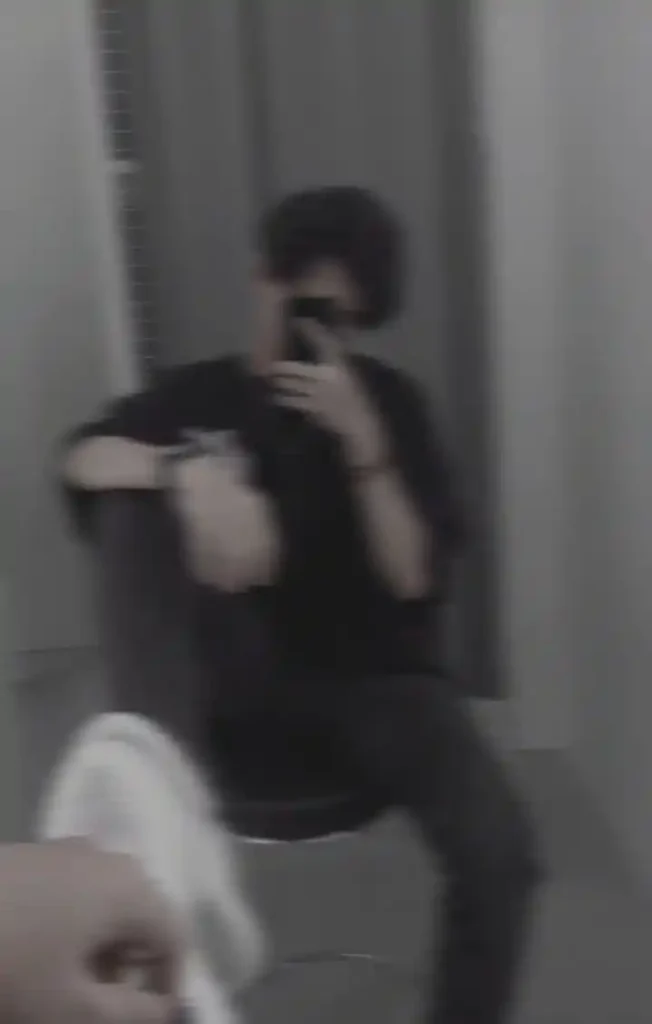 blurry Hidden Face Boys DP (70)
