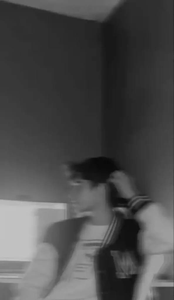 blurry Hidden Face Boys DP (76)