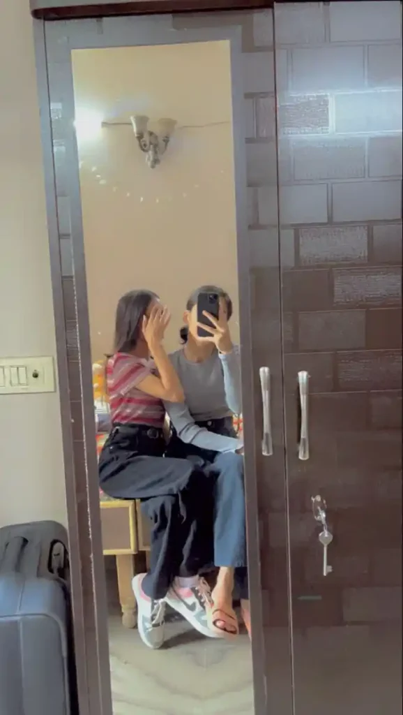 mirror selfie dp (22)