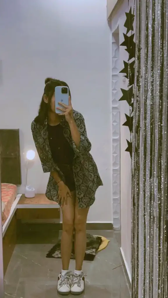 mirror selfie dp (23)