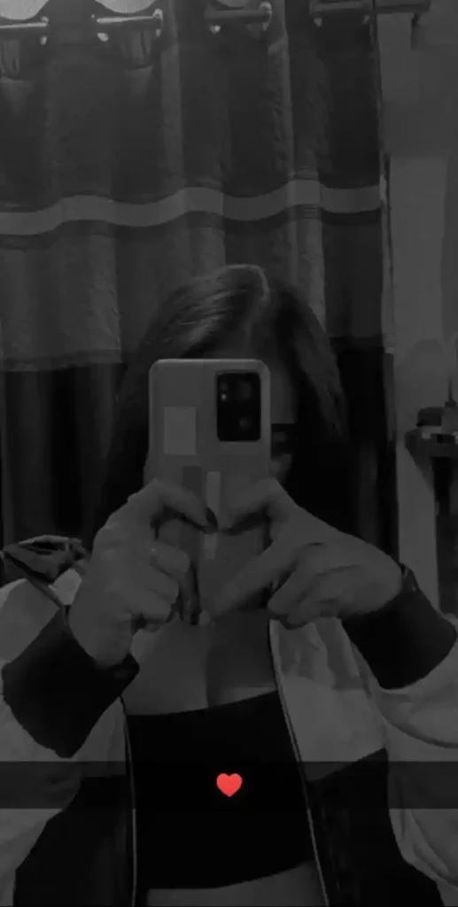 mirror selfie dp